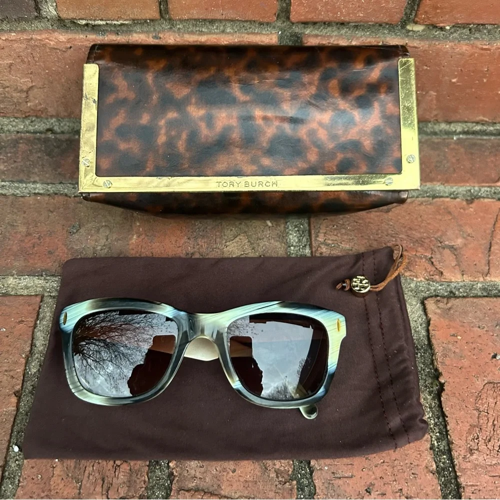 TORY BURCH SUNGLASSES with dust bag and Case